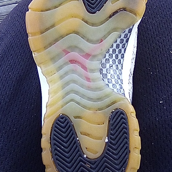 Jordans special edition - Picture 2 of 4